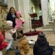 Les petits apportent une partie du coeur 
